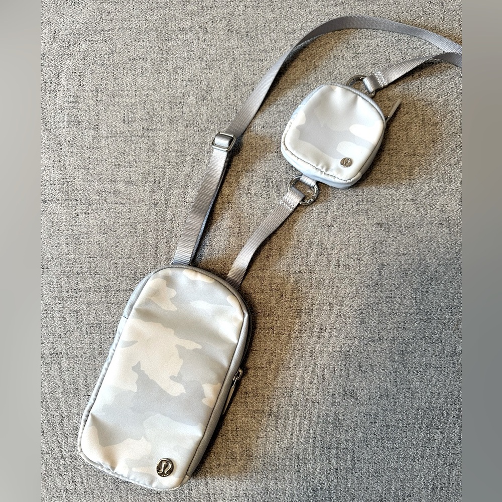 Lululemon modular phone crossbody bag🤍🩶